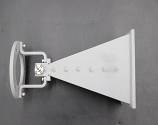 Can the Wideband Double-ridged Horn Antenna be customized according to different application scenarios?